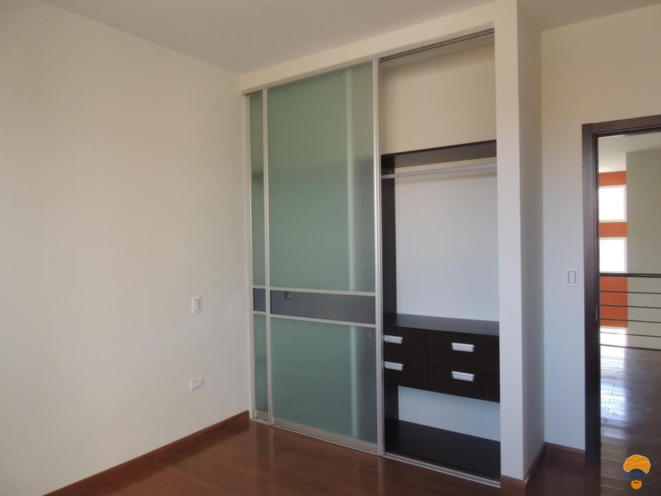 6-thumbnail-casa-3-pisos-estilo-minimalista-en-condominio