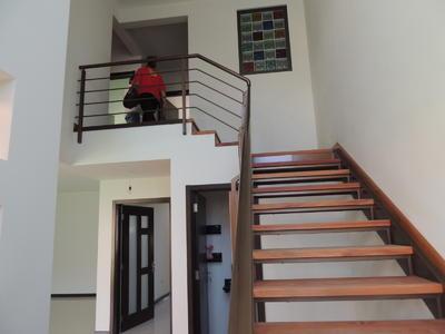 casa-3-pisos-estilo-minimalista-en-condominio