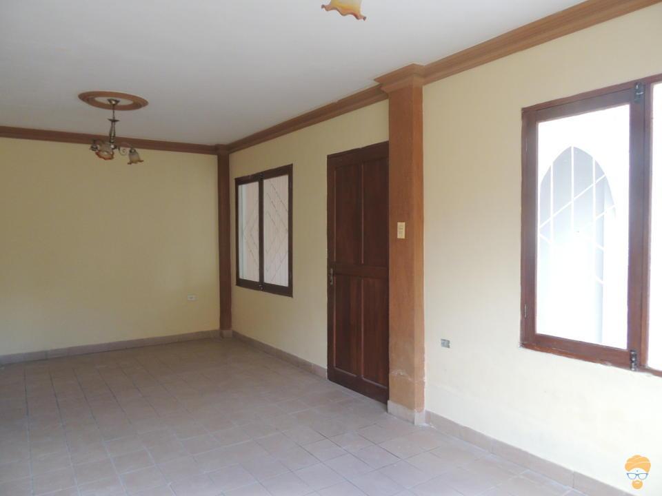 7-thumbnail-vendo-casa-con-lote-en-vinto