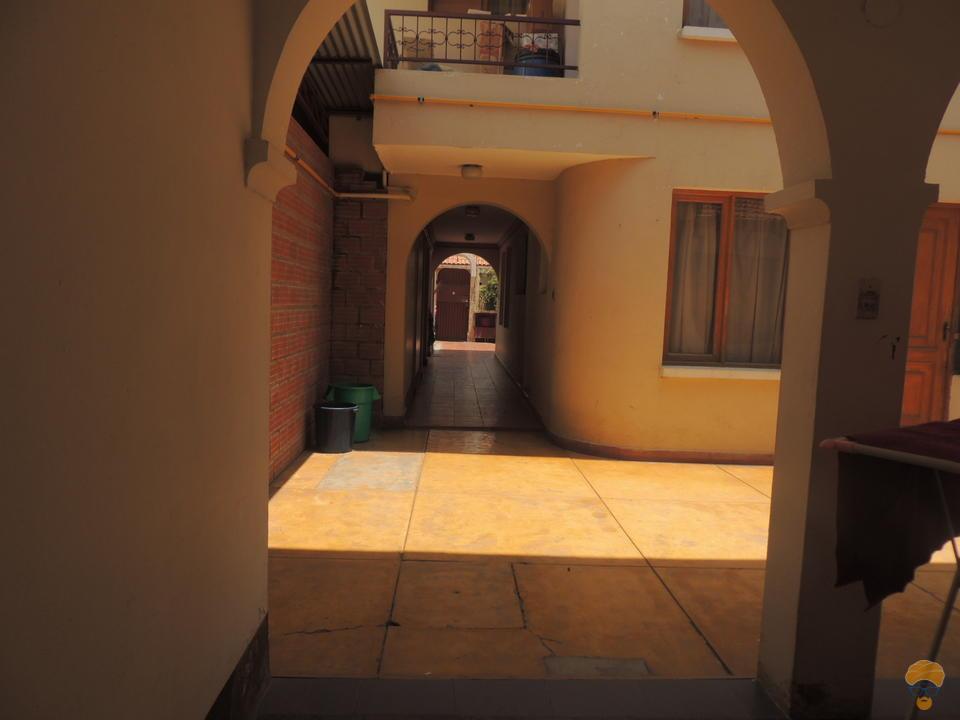 12-thumbnail-casa-semi-independiente-de-2-plantas-en-anticretico