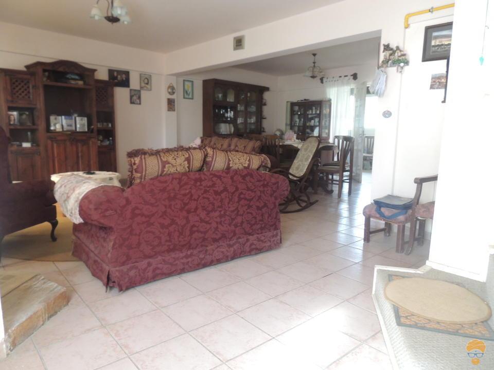 3-thumbnail-vendo-casa-de-dos-plantas-al-norte