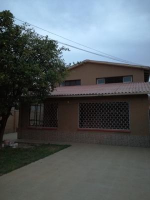 bonita-casa-de-2-plantas-demetrio-canelas