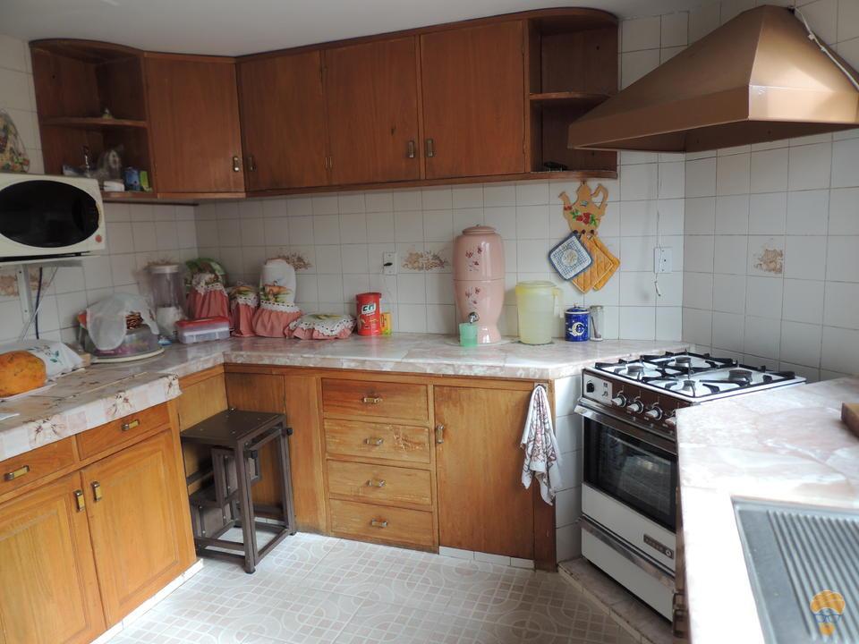 7-thumbnail-vendo-casa-de-2-plantas-av-simon-lopez