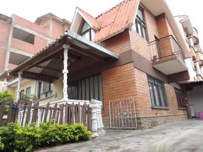 casa-de-dos-niveles-en-av-atahuallapa-circunvalacion