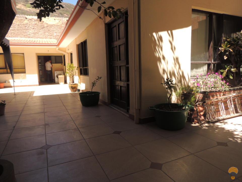 5-thumbnail-amplia-casa-en-venta-de-zona-las-cuadras