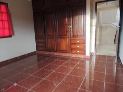 hermoso-chalet-de-tres-planta-col-senor-de-mayo
