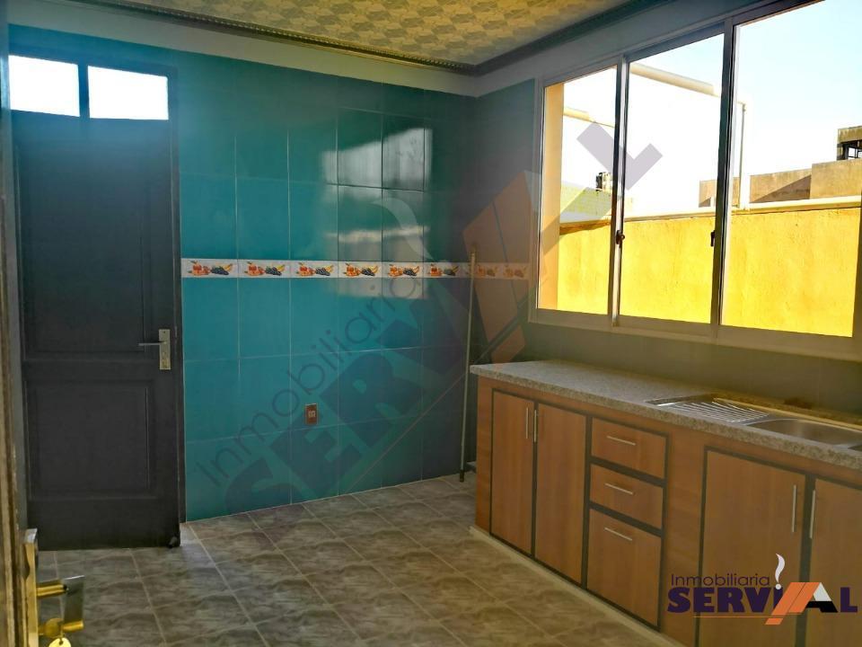 4-thumbnail-casa-de-2-plantas-en-tiquipaya-con-departamento-auxiliar