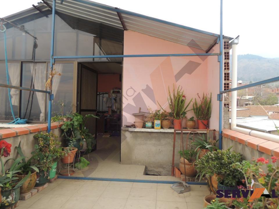 2-thumbnail-casa-de-3-plantas-en-hospital-montano