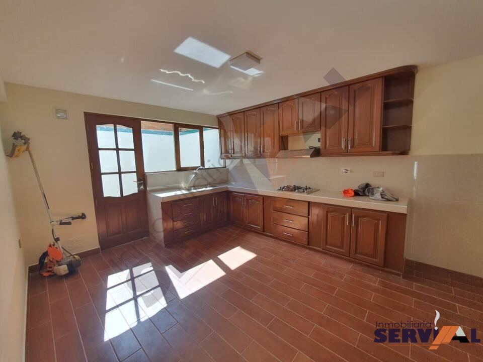 7-thumbnail-amplia-casa-en-venta-en-ladislao-cabrera