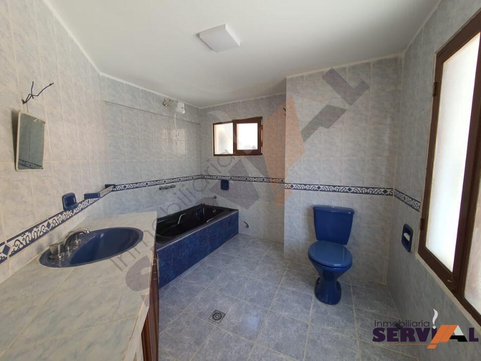 8-thumbnail-amplia-casa-en-venta-en-ladislao-cabrera