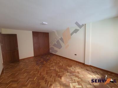 amplia-casa-en-venta-en-ladislao-cabrera