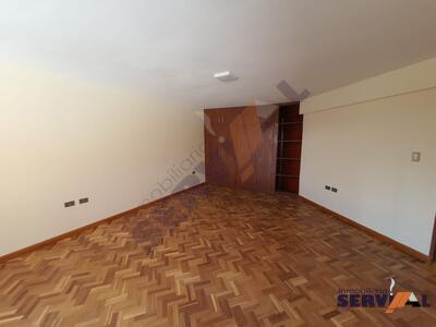 amplia-casa-en-venta-en-ladislao-cabrera