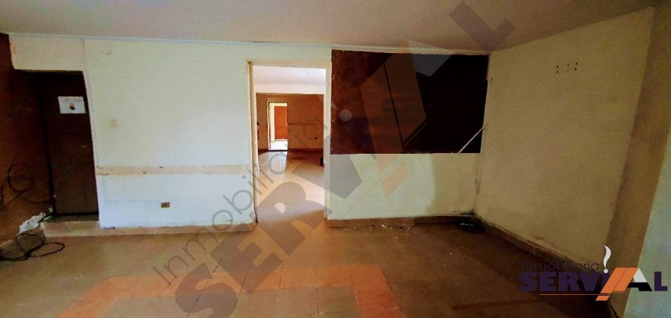 2-thumbnail-local-comercial-en-esquina-bde-padilla-espana