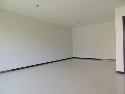 casa-3-pisos-estilo-minimalista-en-condominio
