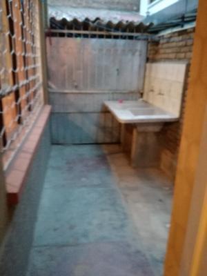 bonita-casa-de-2-plantas-demetrio-canelas