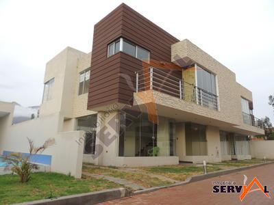 hermosa-casa-en-pequeno-condominio-attie