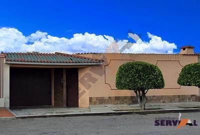 linda-casa-en-venta-frente-la-rosa-av-j-mendoza