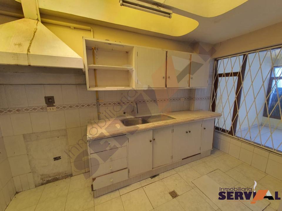 3-thumbnail-amplia-casa-en-alquiler-sobre-parque-de-la-familia